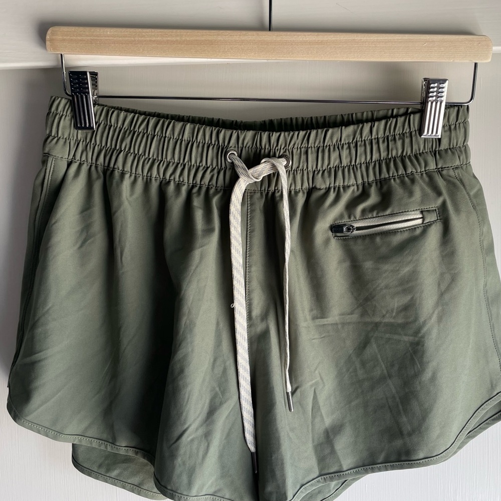 Vuori Clementine Running Shorts in Pistachio